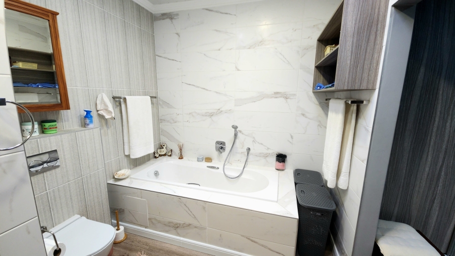 3 Bedroom Property for Sale in Monte Christo Western Cape